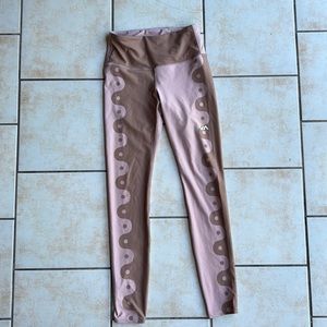 Rvca Yin Yang tan and pink legging